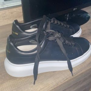 Alexander McQueens Black and White size 41
